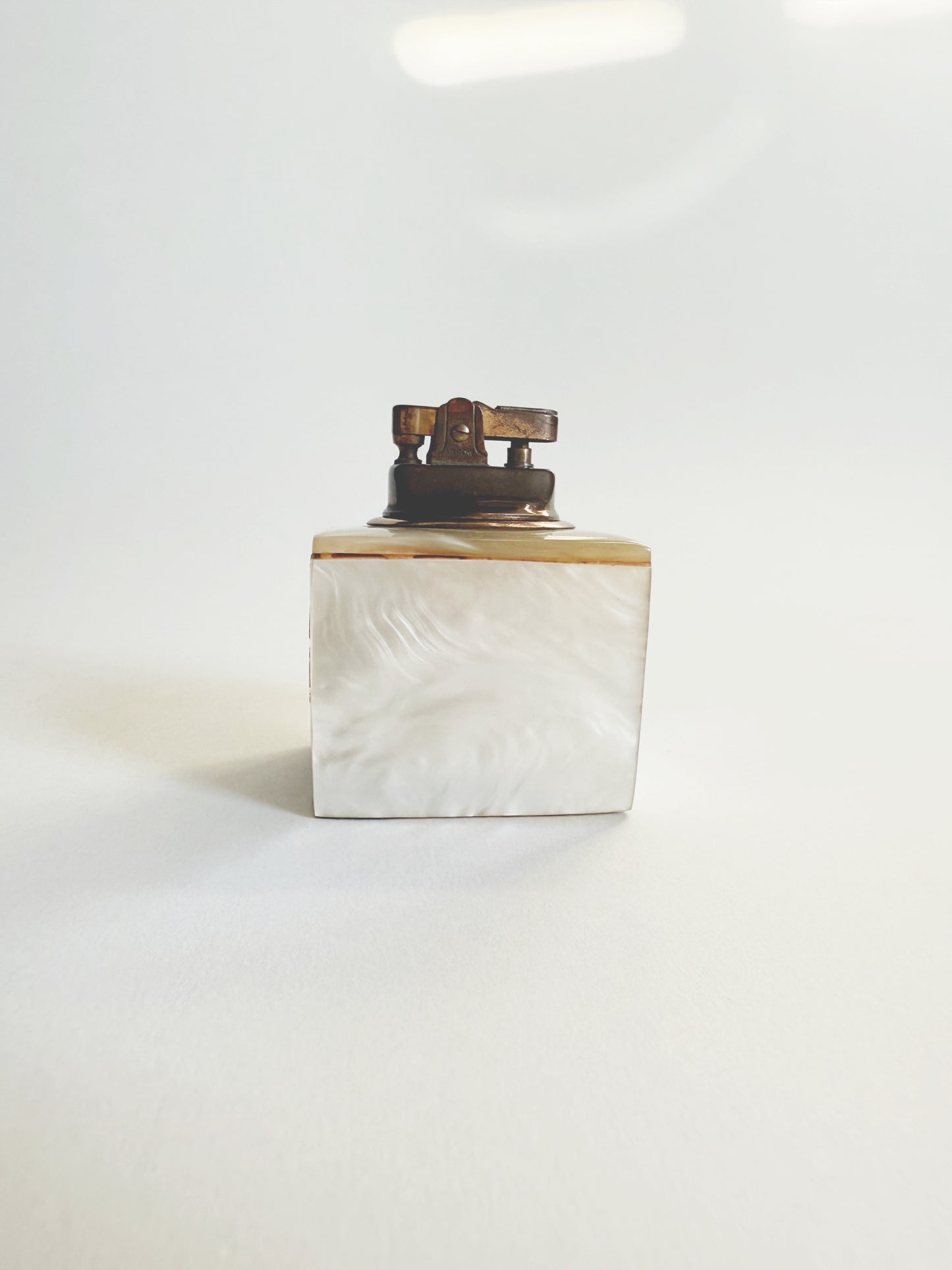 Pearlized Acrylic Cube Lighter