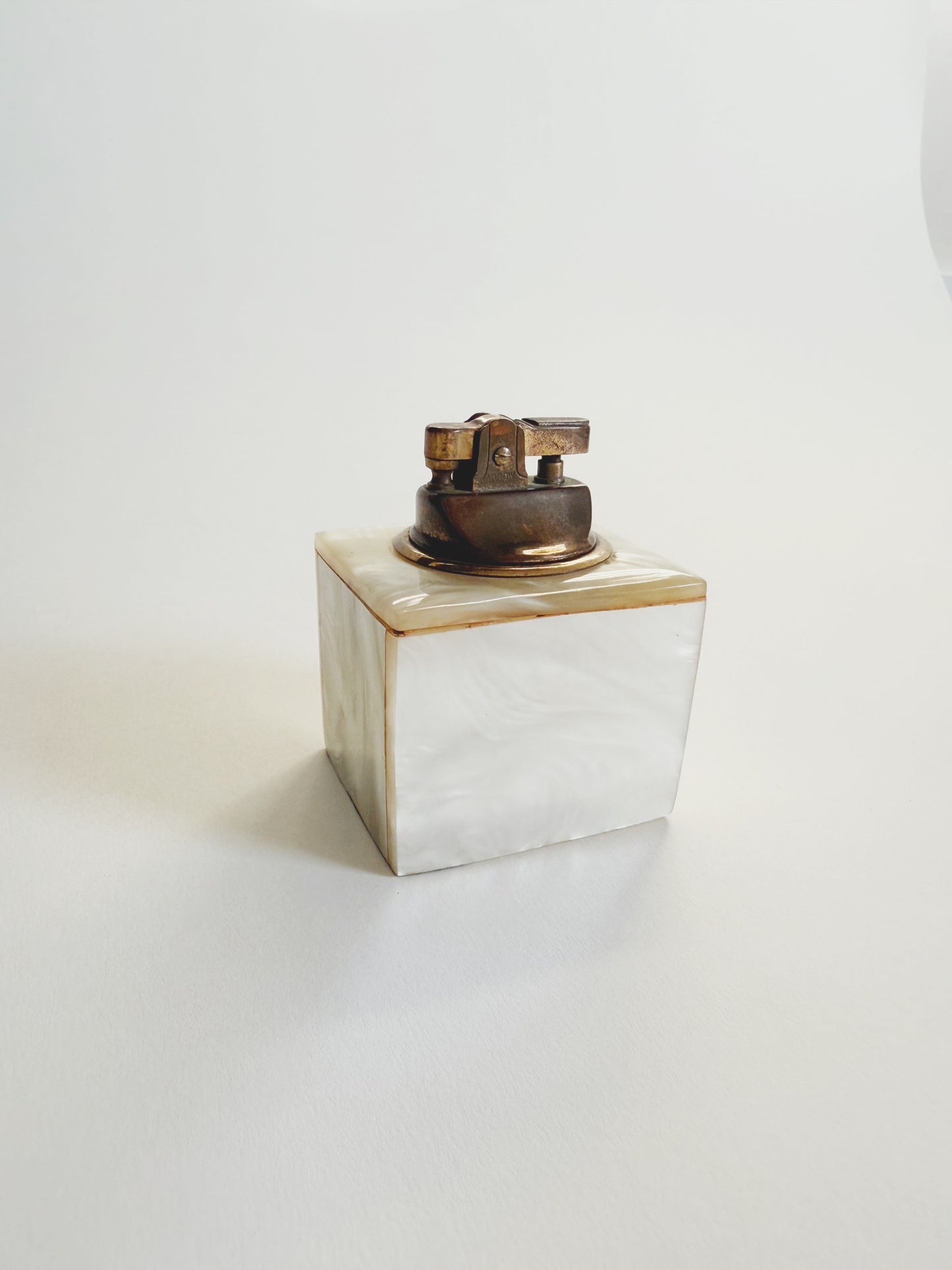 Pearlized Acrylic Cube Lighter