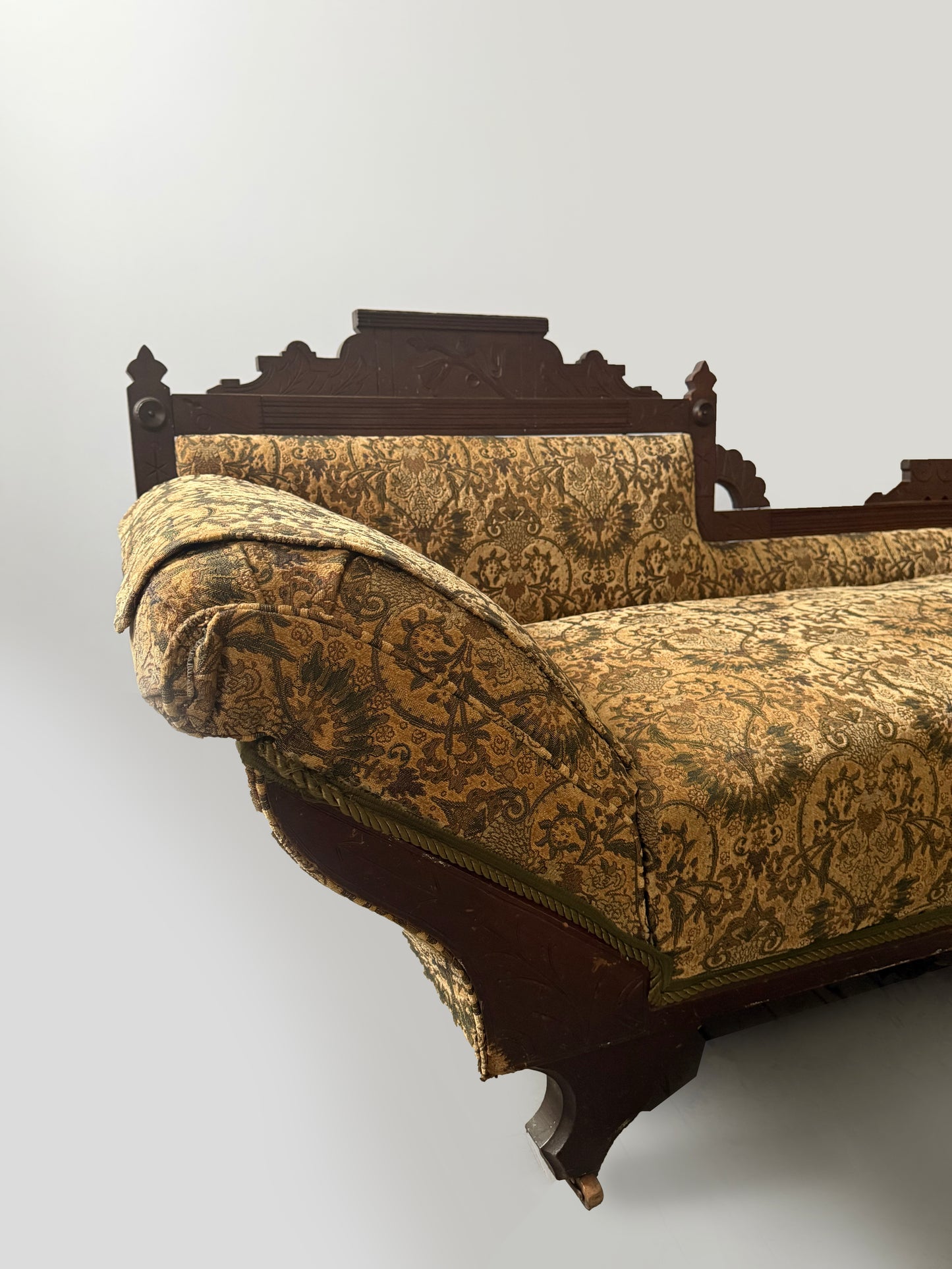 Early 20th Century Victorian Pull Out Sleeper Fainting Chaise
