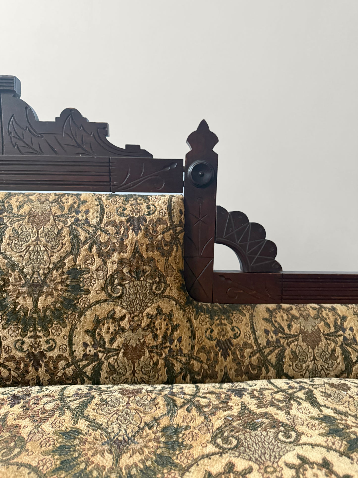 Early 20th Century Victorian Pull Out Sleeper Fainting Chaise