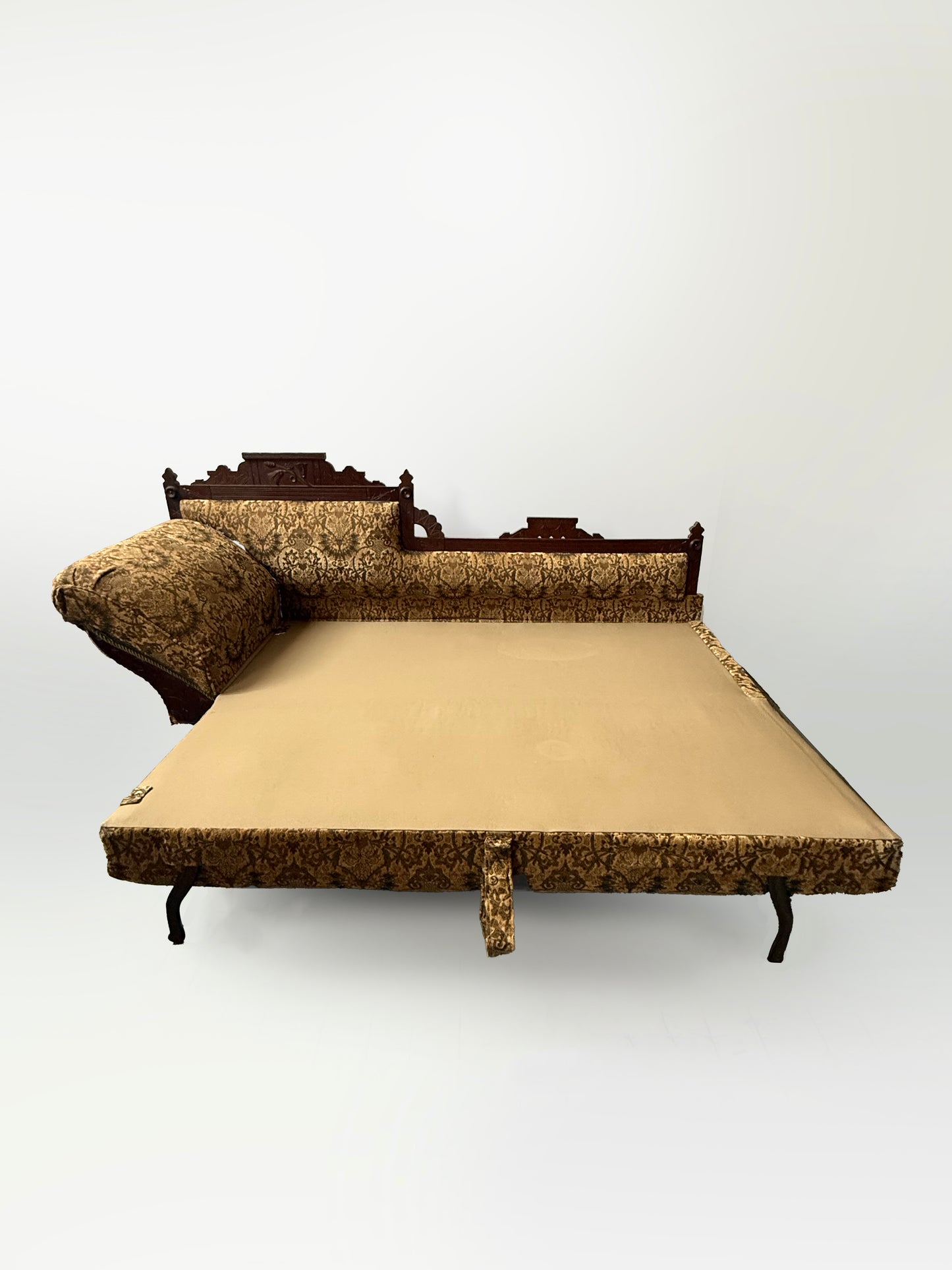 Early 20th Century Victorian Pull Out Sleeper Fainting Chaise